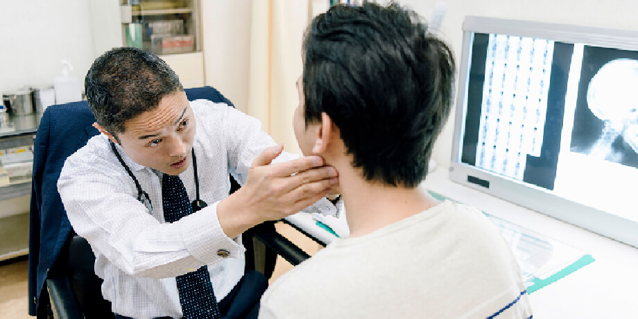 doctor examining patient's jaw