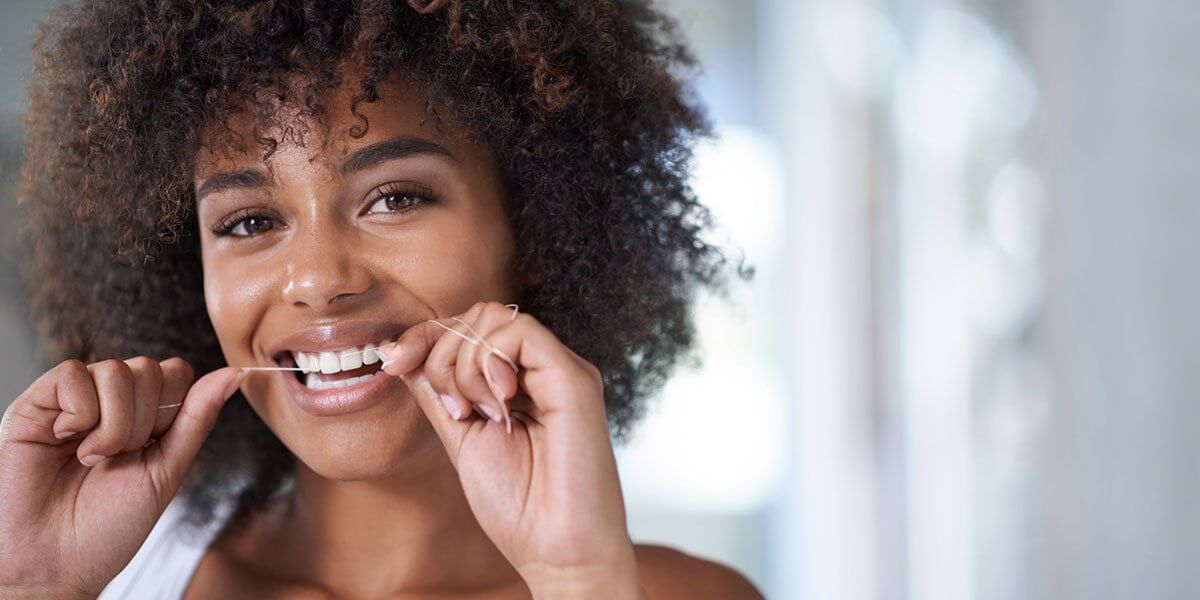 A Complete Guide to Flossing Teeth